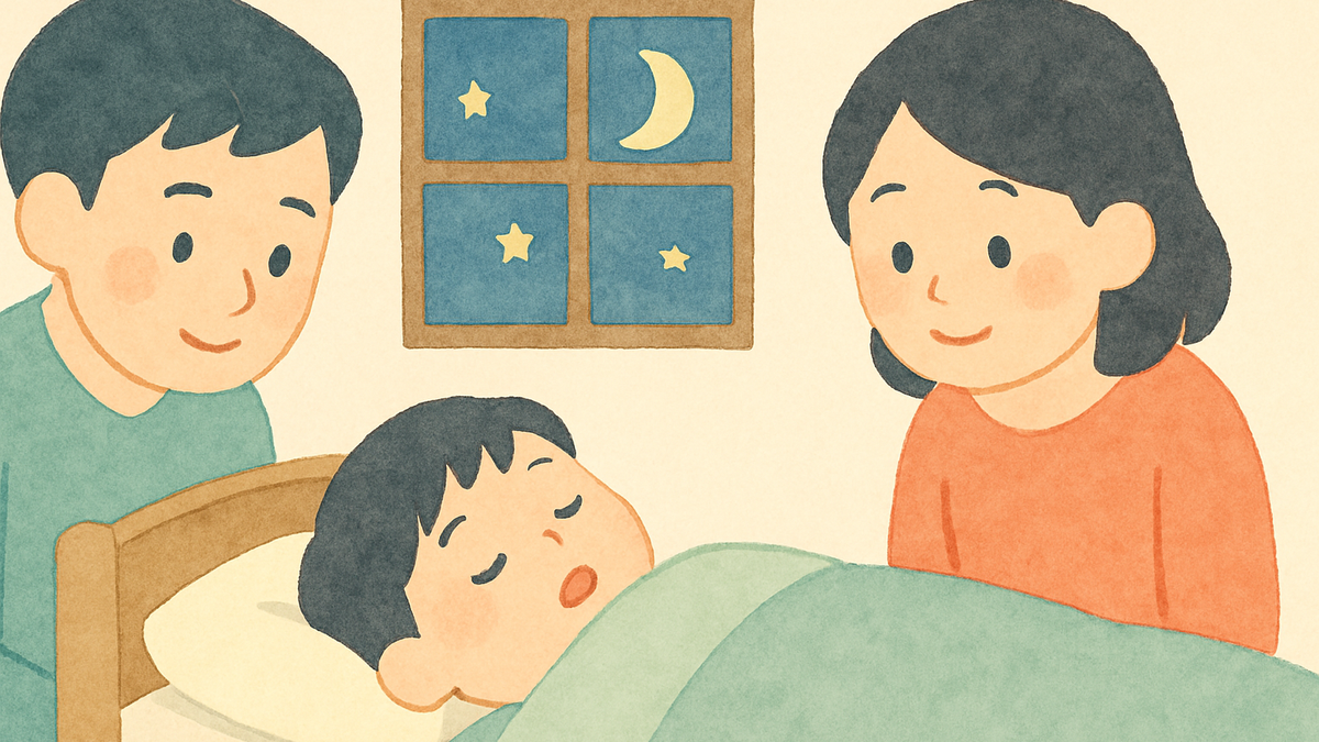 布団で眠る子どもの寝顔を、そっと見守る保護者のやさしいイラスト